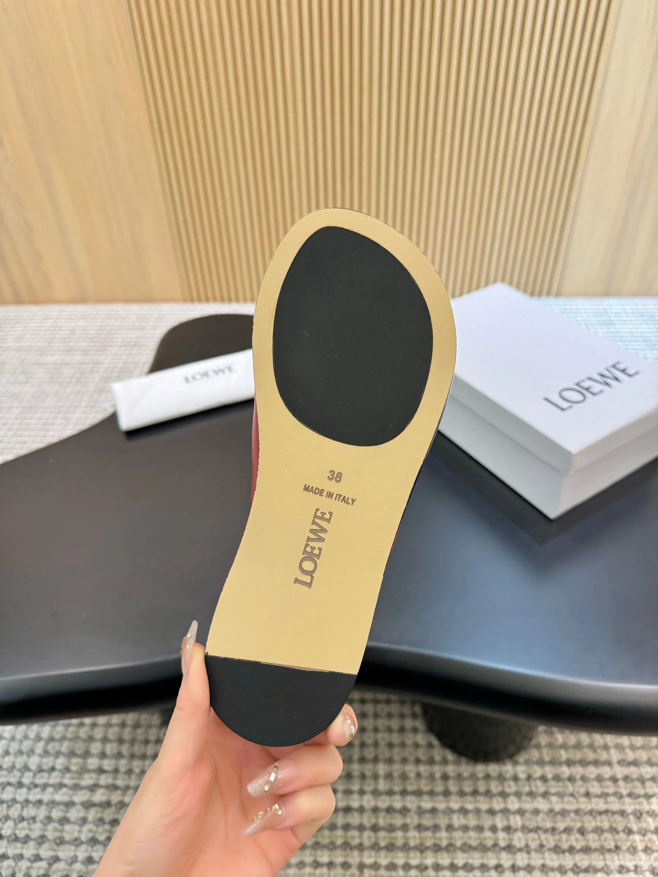 👟👟Ex-factory price 340👟👟 Genuine leather sole +40 LOEWE 25th spring and summer new style, same style for men and women, six colors to choose from. Code number:35-45